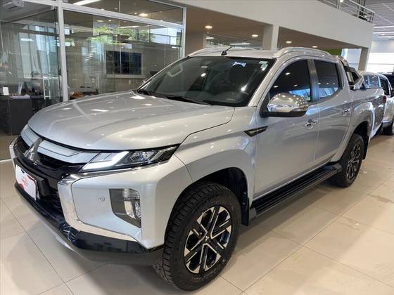 MITSUBISHI L200 TRITON 2.4 16V TURBO DIESEL SPORT HPE-S CD 4P 4X4 AUTOMÁTICO